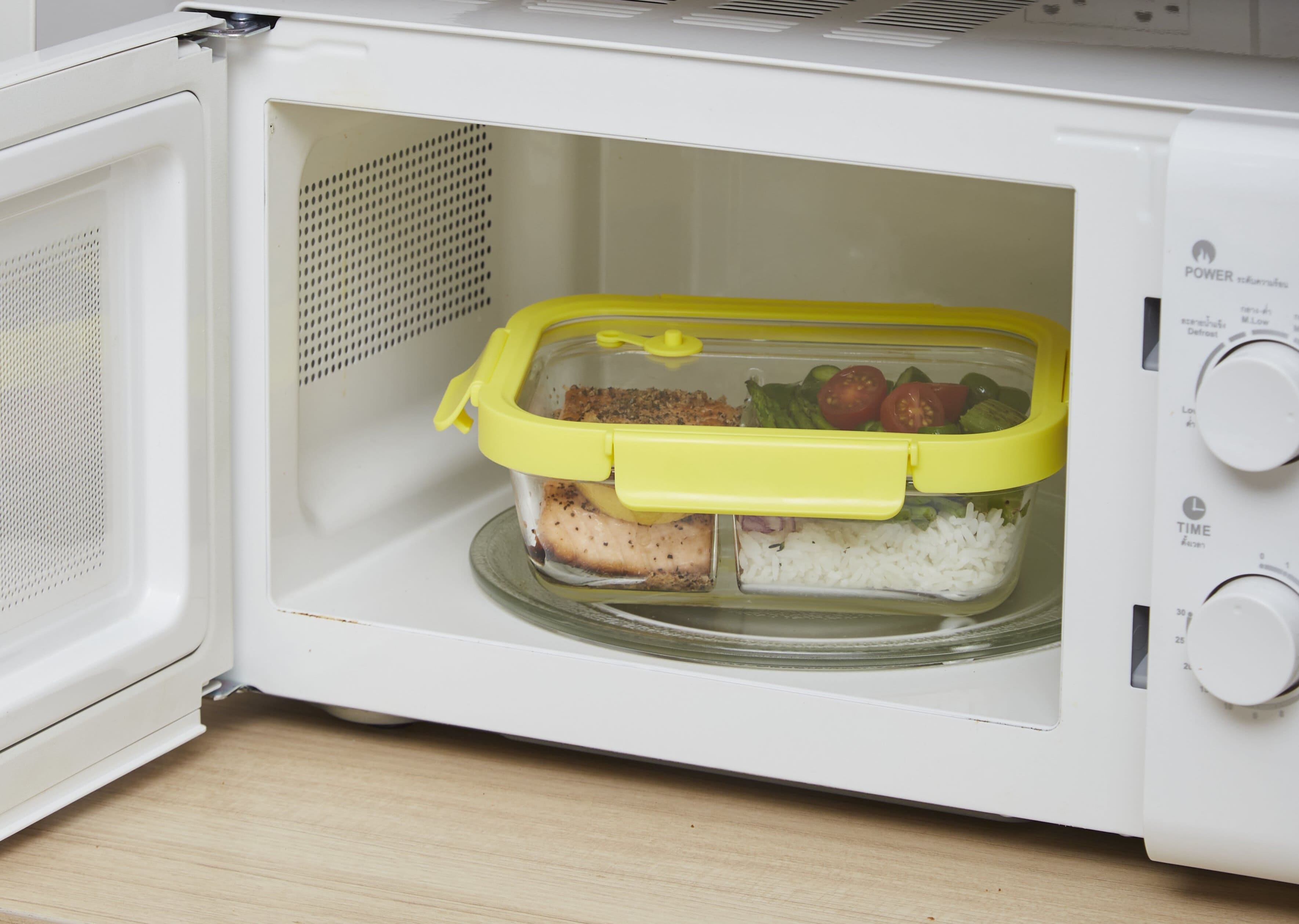 กล่องข้าวพลาสติกเข้าไมโครเวฟได้ไหม รวมทุกข้อควรรู้ก่อนใช้