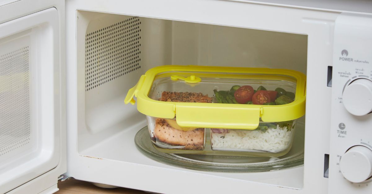 สัญลักษณ์ Microwave Safe คืออะไร สังเกตอย่างไรว่าอุ่นได้ ปลอดภัยแน่นอน