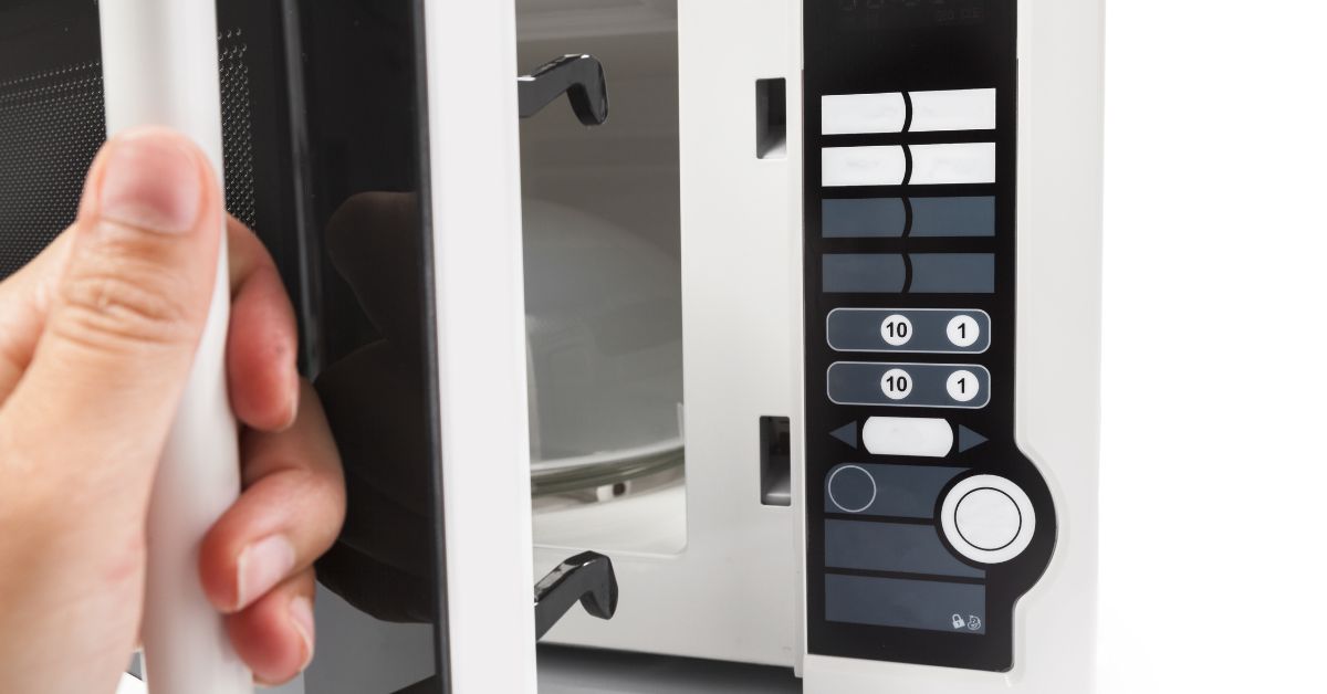 ไขข้อสงสัย จานแบบไหนเข้าไมโครเวฟได้และจานแบบไหนเข้าไมโครเวฟไม่ได้