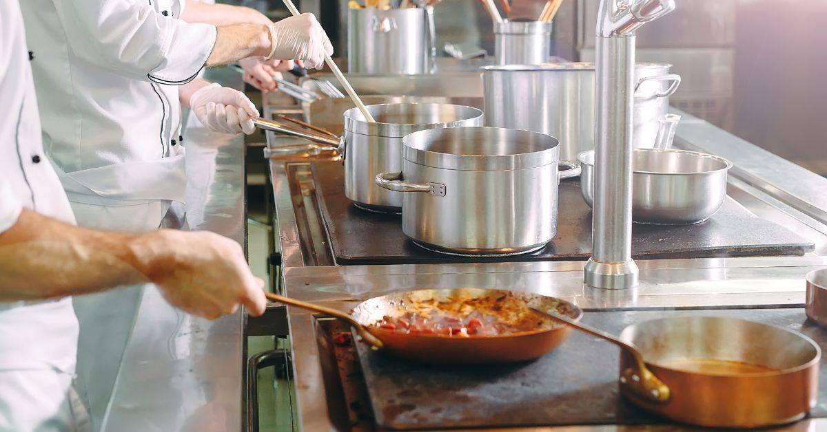 ทำความรู้จักกระทะเหล็ก คืออะไร ตอบคำถาม! กระทะเหล็กหล่ออันตรายจริงหรือไม่